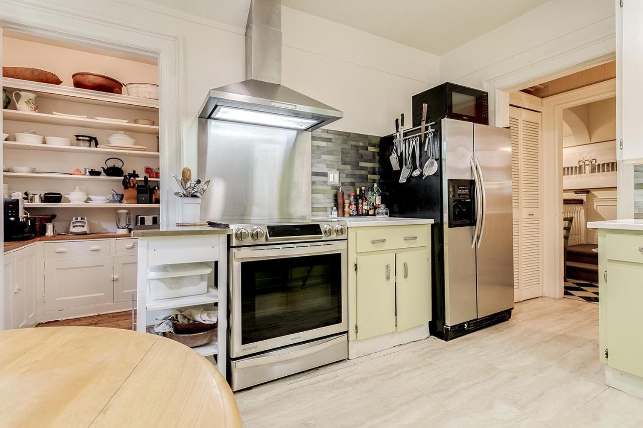Four Bedroom Rosedale Home تورونتو المظهر الخارجي الصورة